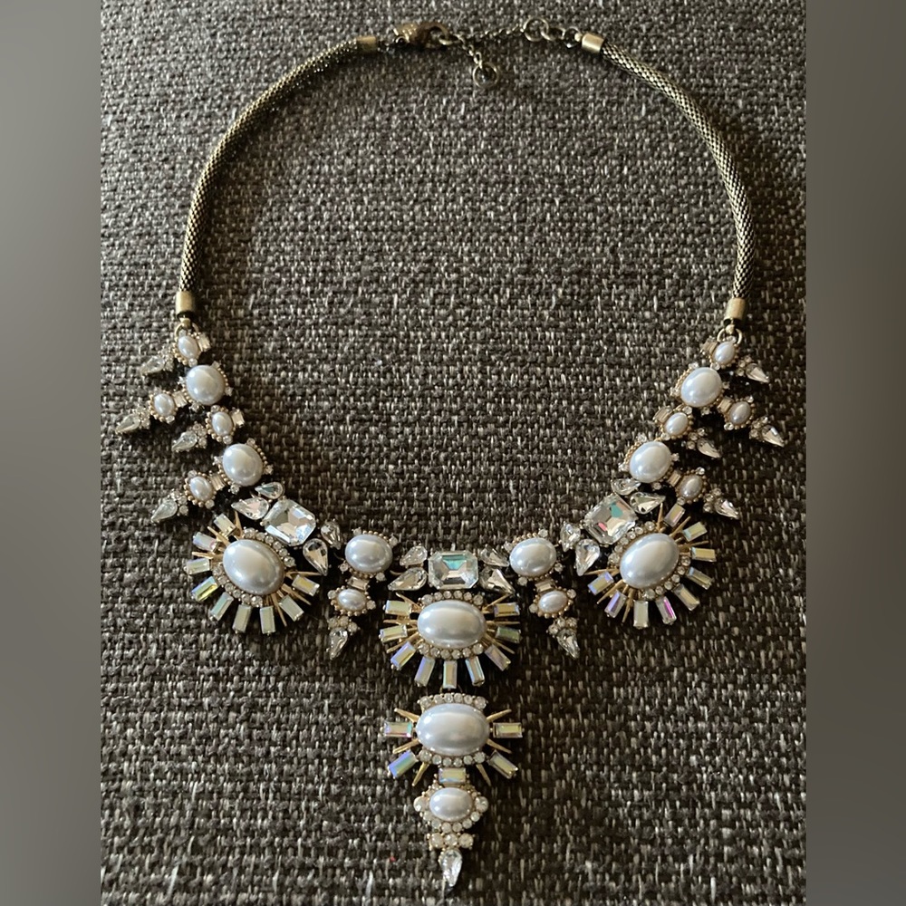BANANA REPUBLIC Gorgeous, Crystal Statement Necklace